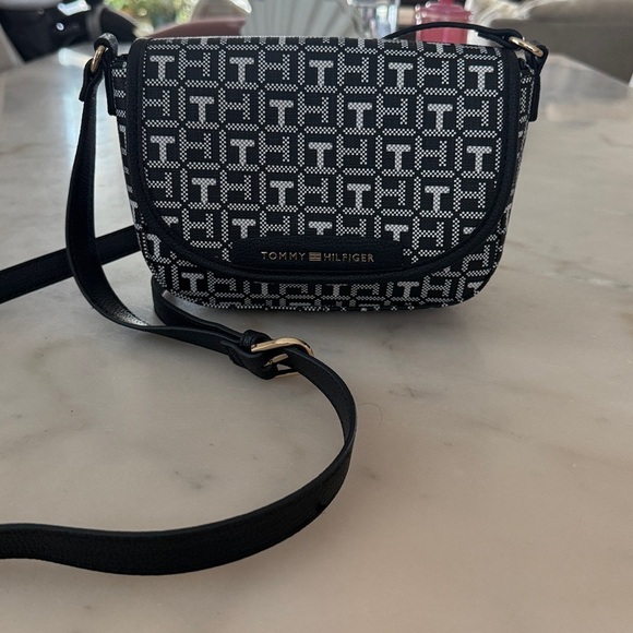 Tommy Hilfiger Monogram Black Gray and White Crossbody Shoulder Bag NWOT - Picture 6 of 14